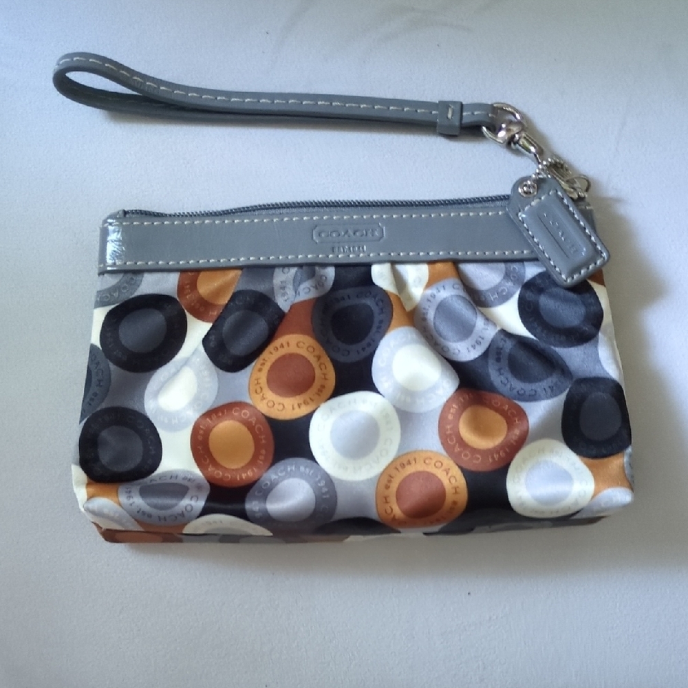 Rare Authentic Coach Soho Snaphead Wristlet Very Gently Used